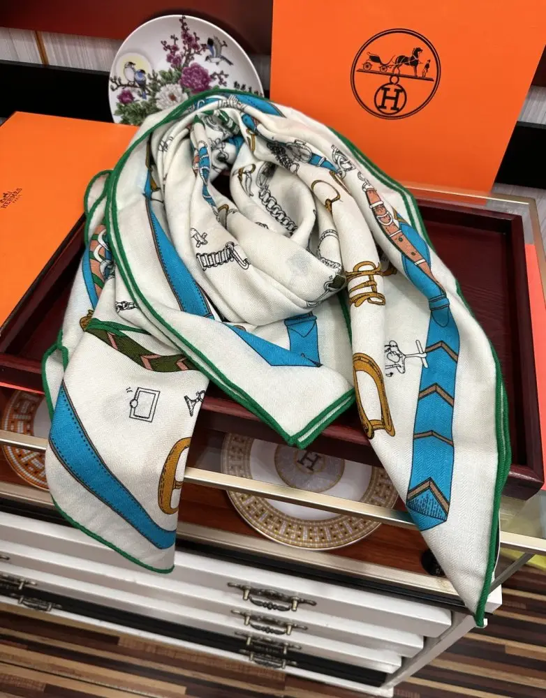 Hermes — Scarf of cashmere