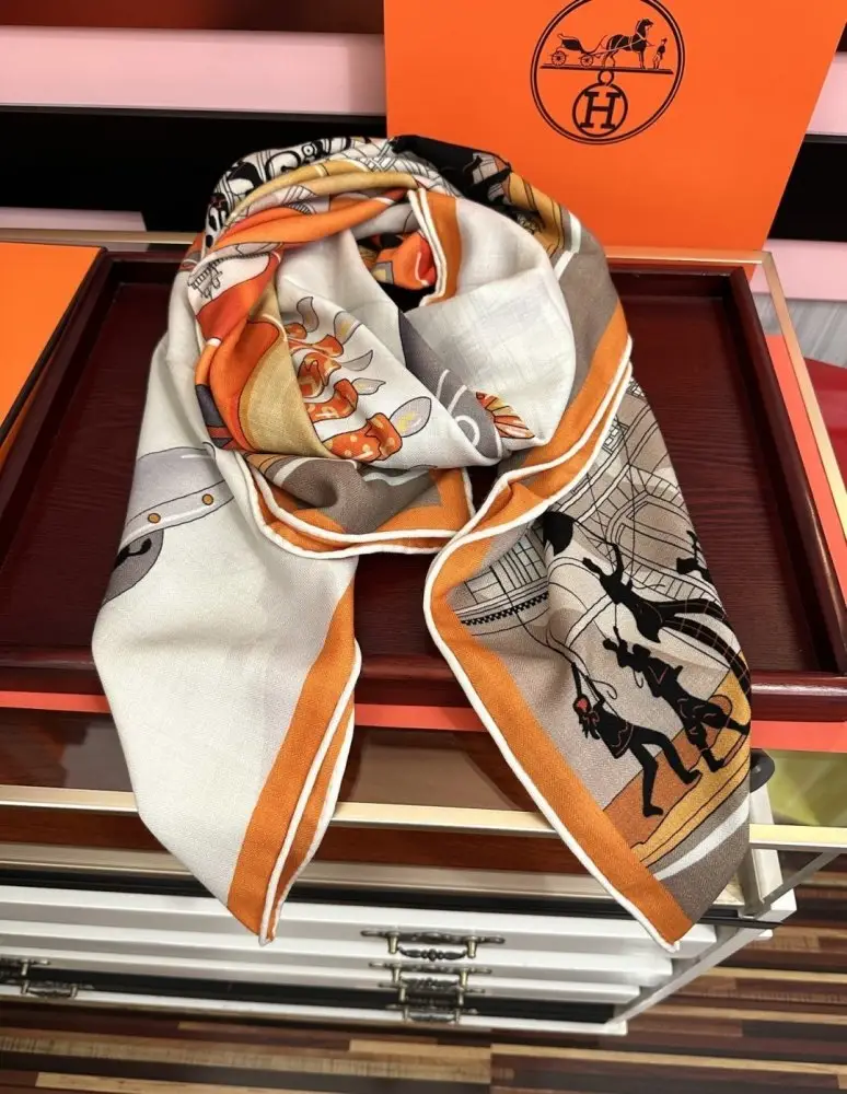 Hermes — Scarf of cashmere