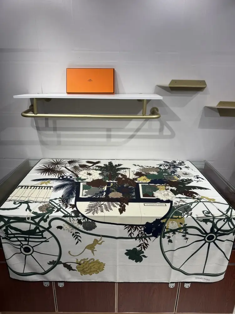 Hermes — Scarf of cashmere