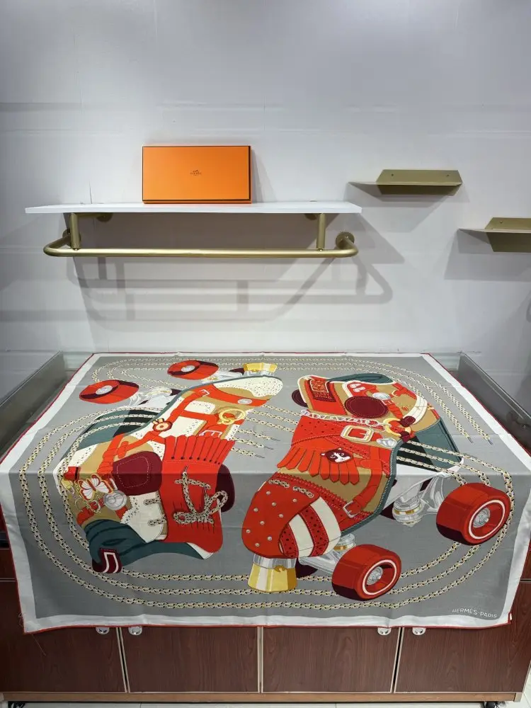 Hermes — Scarf of cashmere