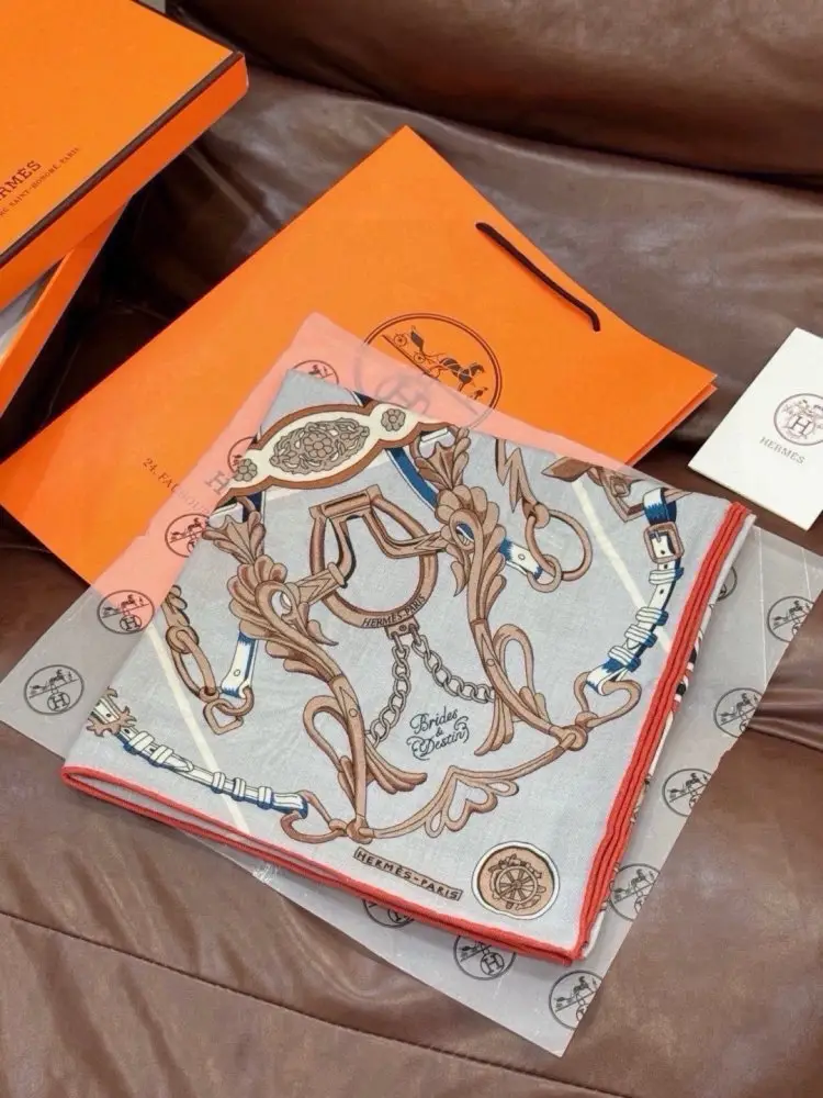 Hermes — Scarf of cashmere