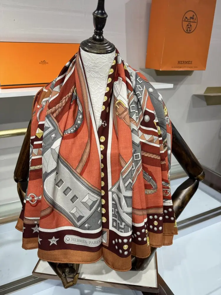 Hermes — Scarf of cashmere
