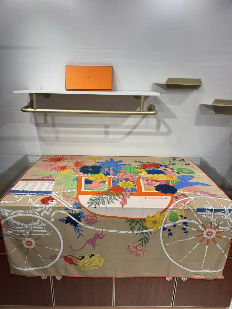 Hermes — Scarf of cashmere