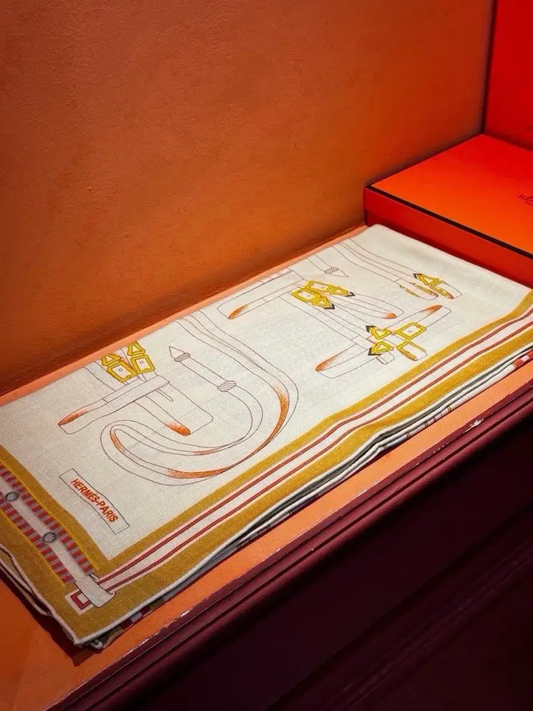 Hermes — Scarf of cashmere