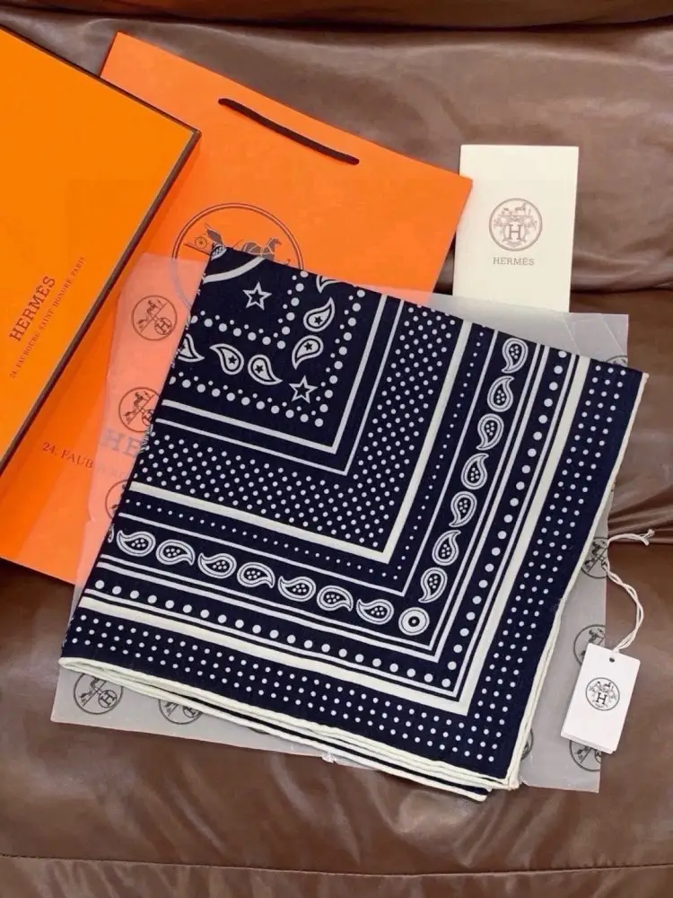 Hermes — Scarf of cashmere