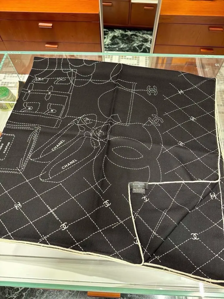 Hermes — Scarf of cashmere