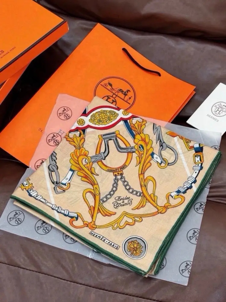 Hermes — Scarf of cashmere