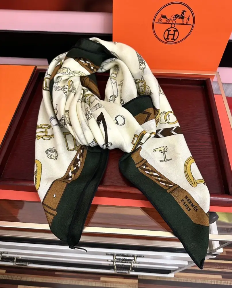 Hermes — Scarf of cashmere