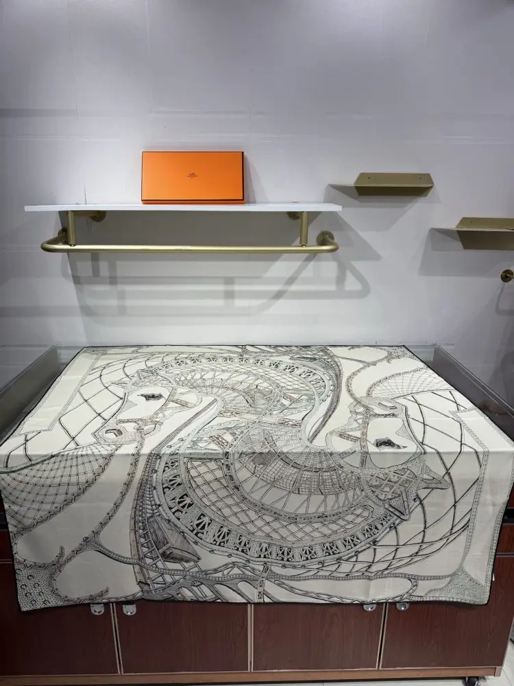 Hermes — Scarf of cashmere
