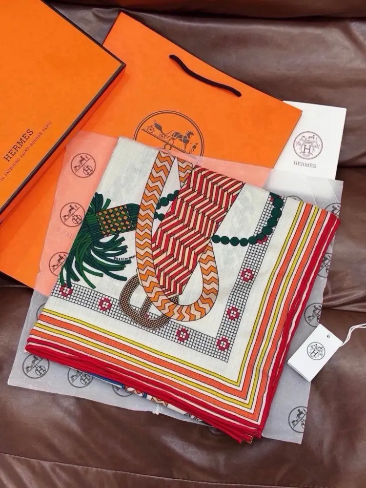 Hermes — Scarf of cashmere
