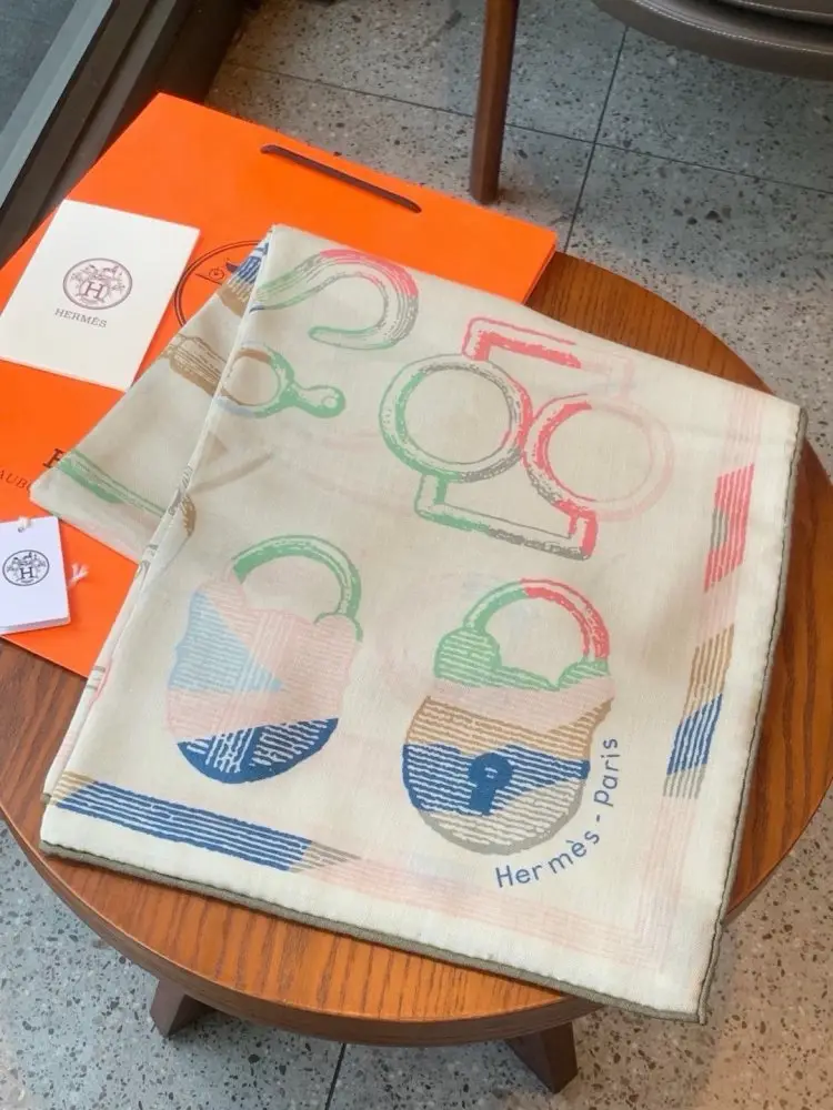 Hermes — Scarf of cashmere