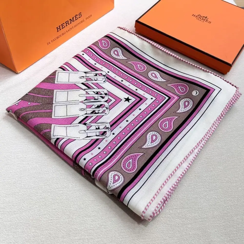 Hermes — Scarf of cashmere