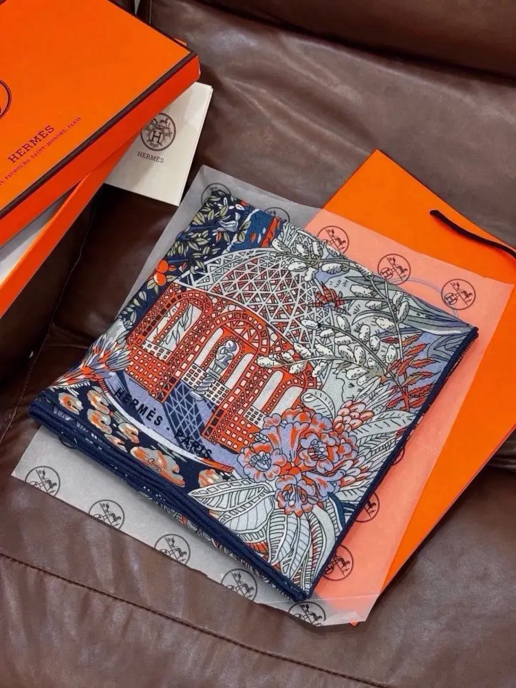 Hermes — Scarf of cashmere