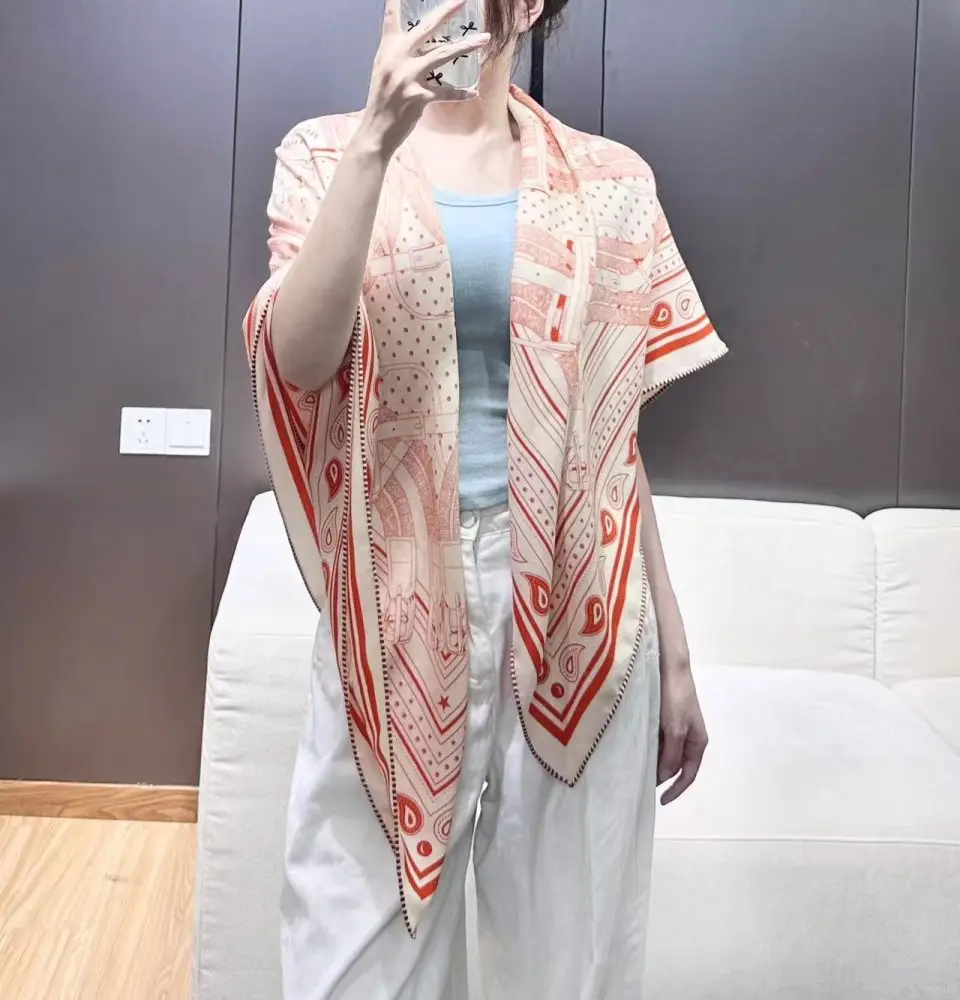 Hermes Scarf of cashmere — Photo 2