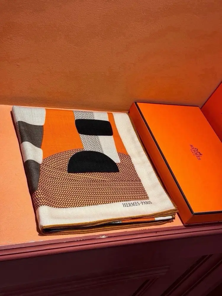 Hermes Scarf of cashmere — Photo 2