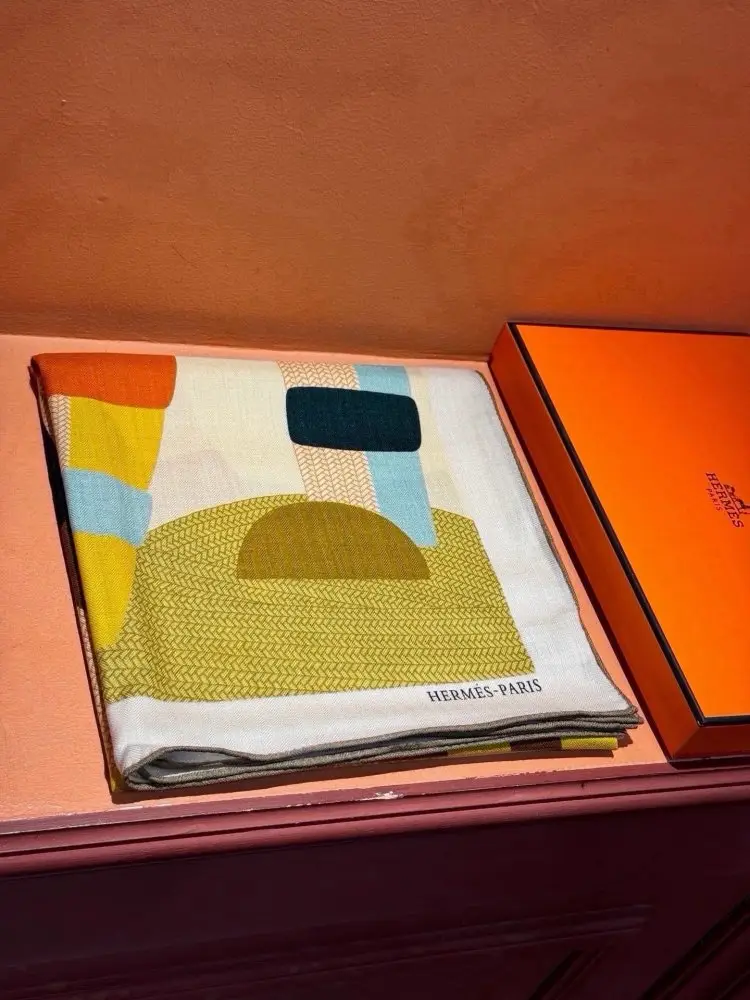 Hermes Scarf of cashmere — Photo 2