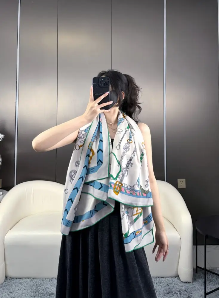 Hermes Scarf of cashmere — Photo 2