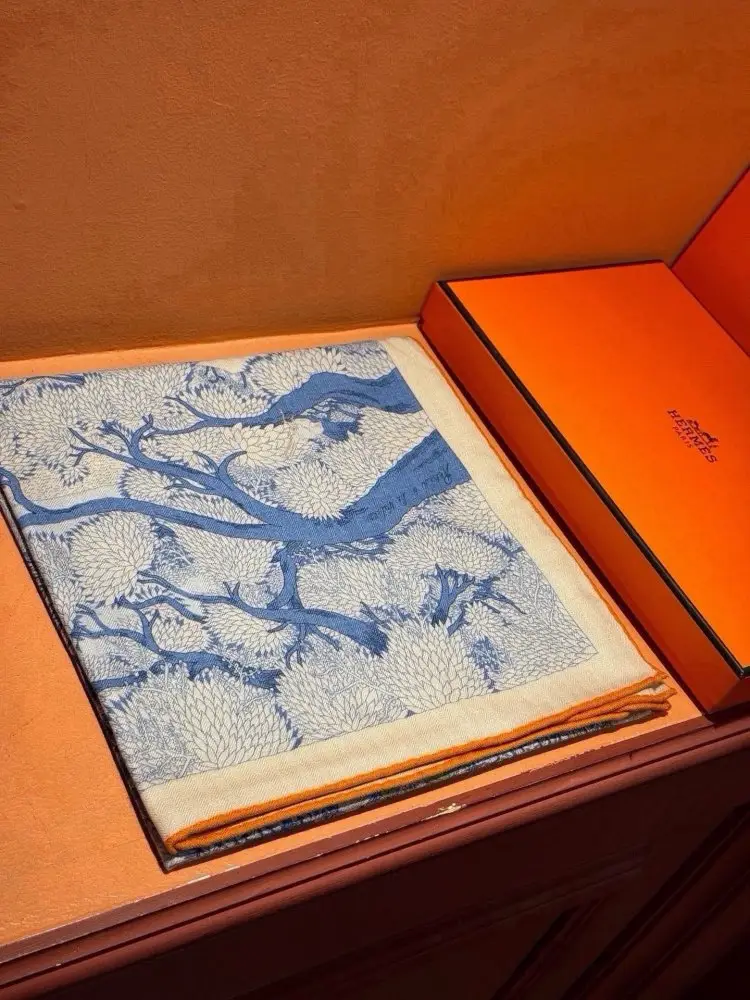 Hermes Scarf of cashmere — Photo 2