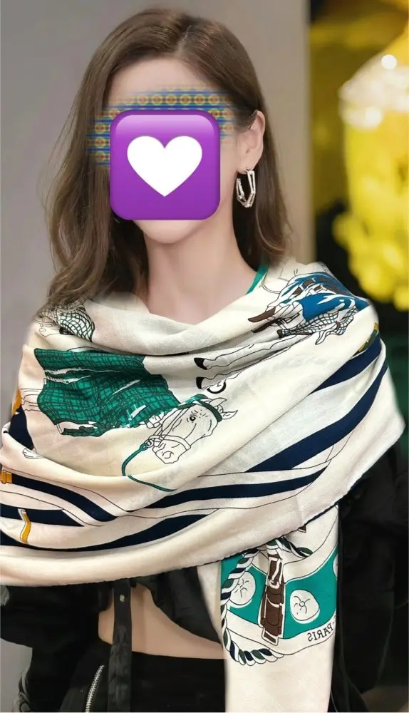 Hermes Scarf of cashmere — Photo 2