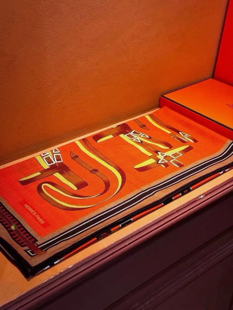 Hermes Scarf of cashmere — Photo 2