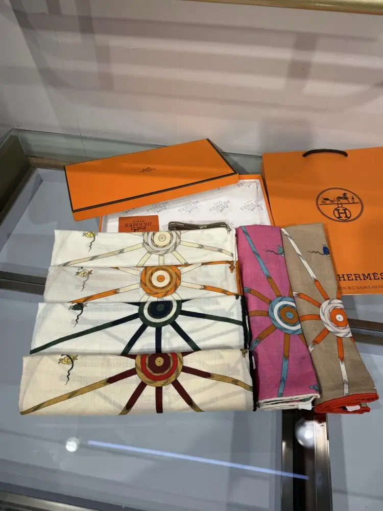 Hermes Scarf of cashmere — Photo 2