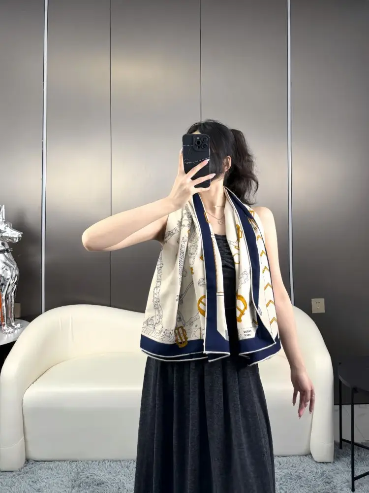 Hermes Scarf of cashmere — Photo 2