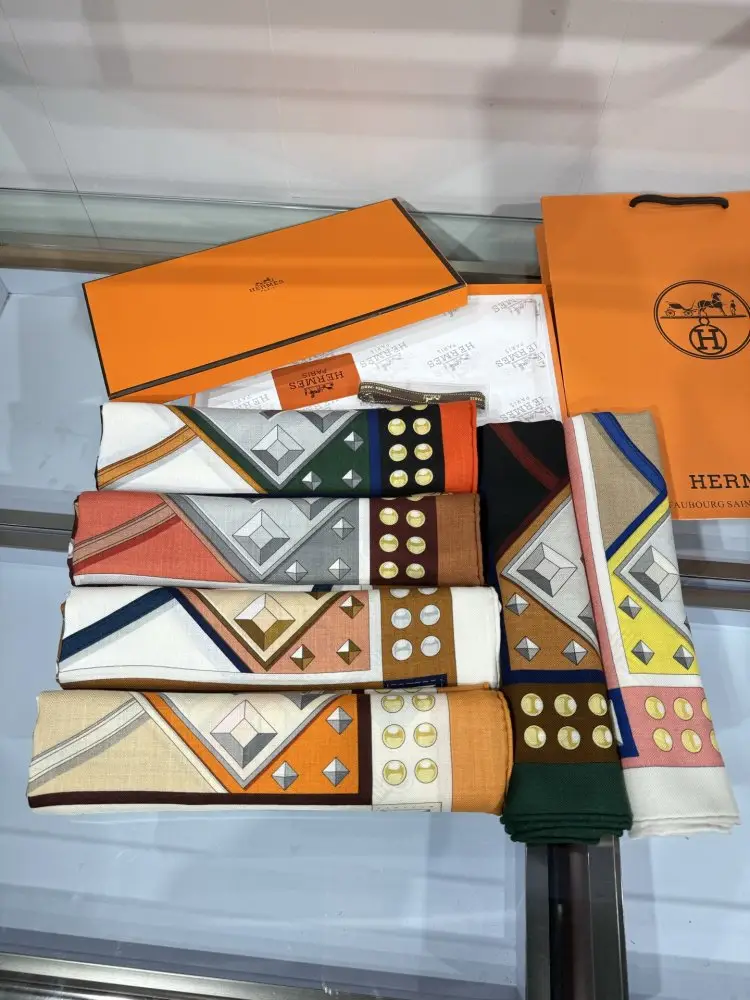 Hermes Scarf of cashmere — Photo 2