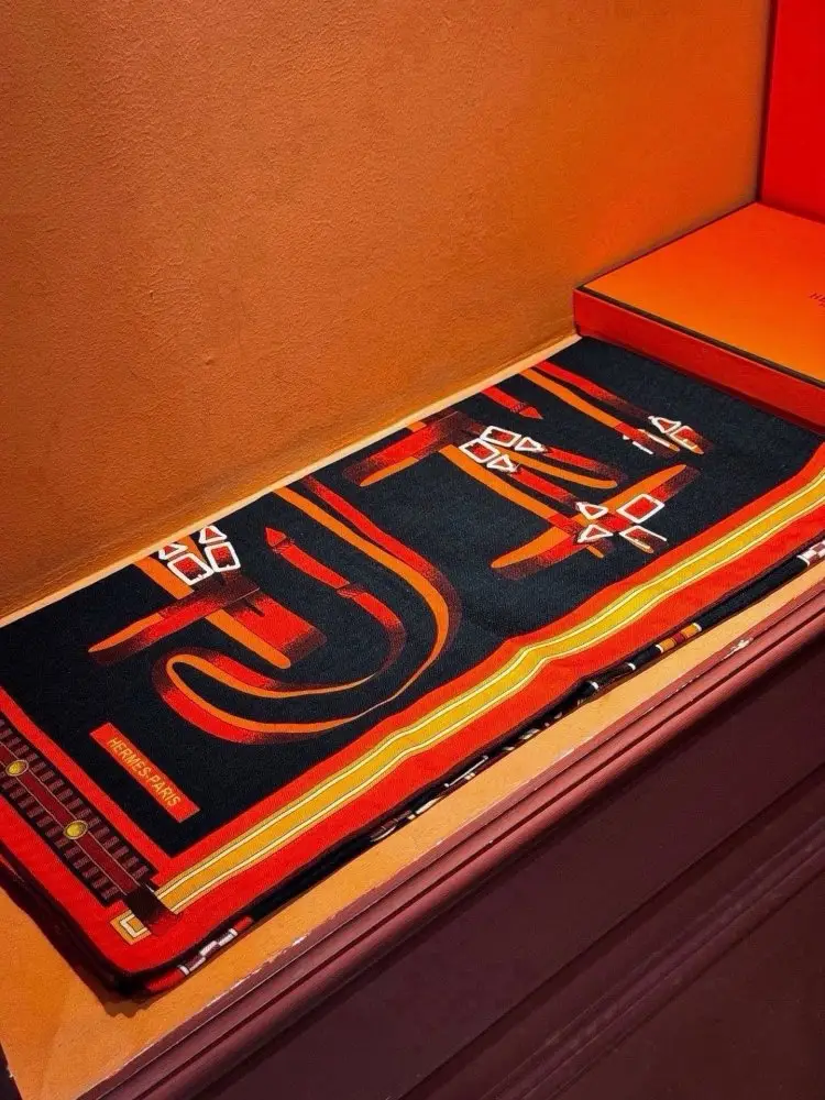 Hermes Scarf of cashmere — Photo 3