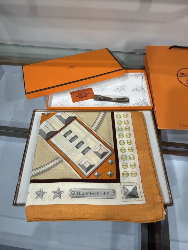 Hermes Scarf of cashmere — Photo 3