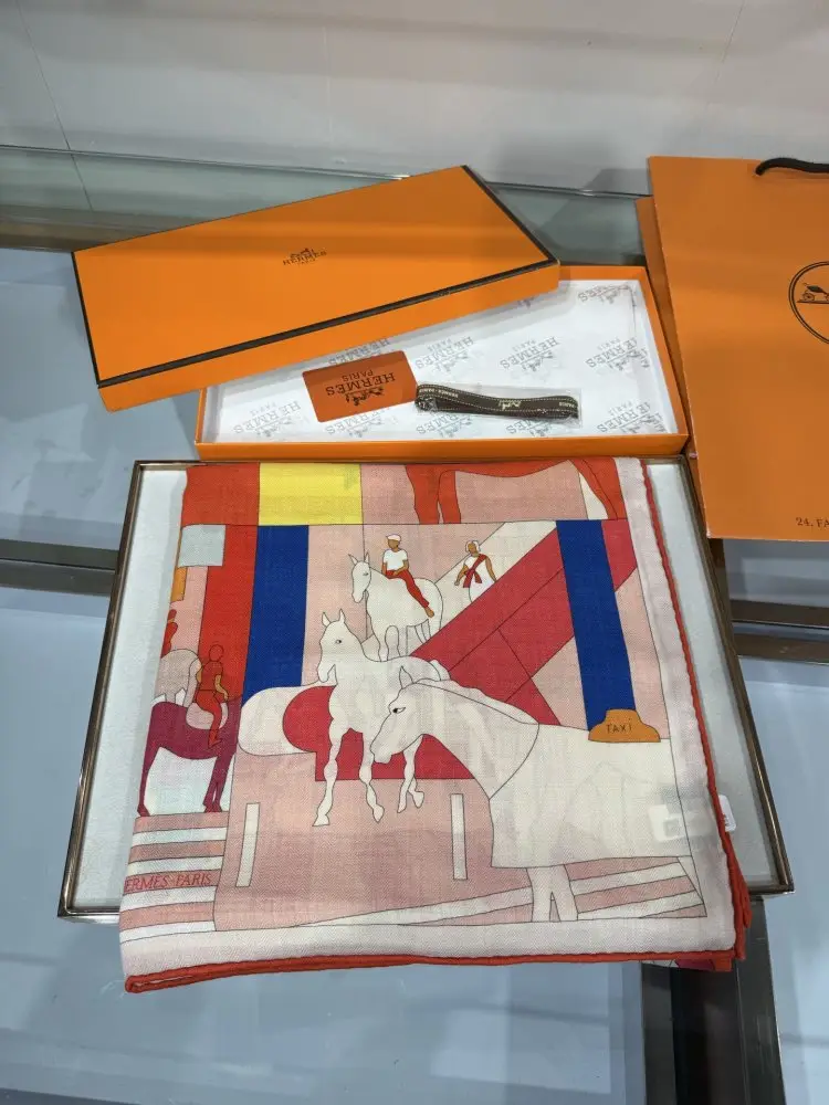 Hermes Scarf of cashmere — Photo 3