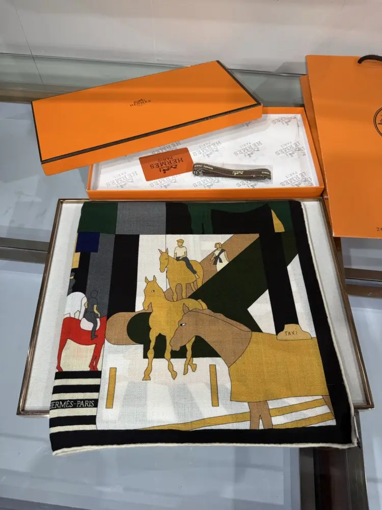 Hermes Scarf of cashmere — Photo 3