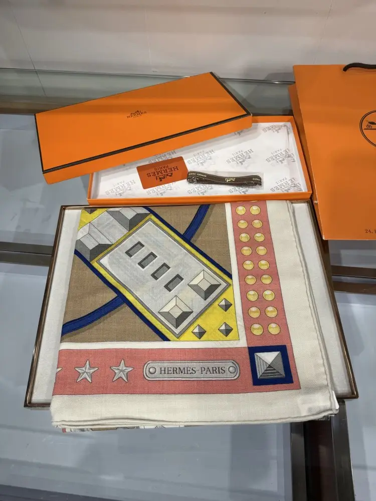 Hermes Scarf of cashmere — Photo 3