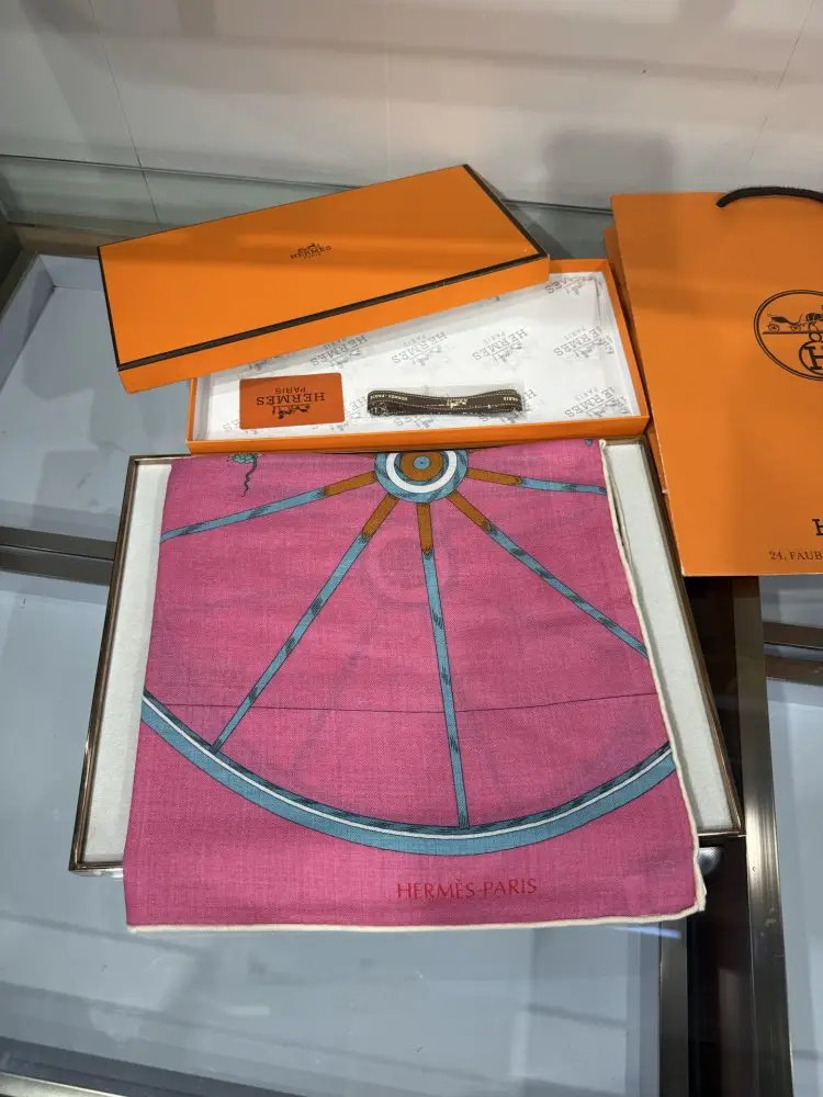Hermes Scarf of cashmere — Photo 3