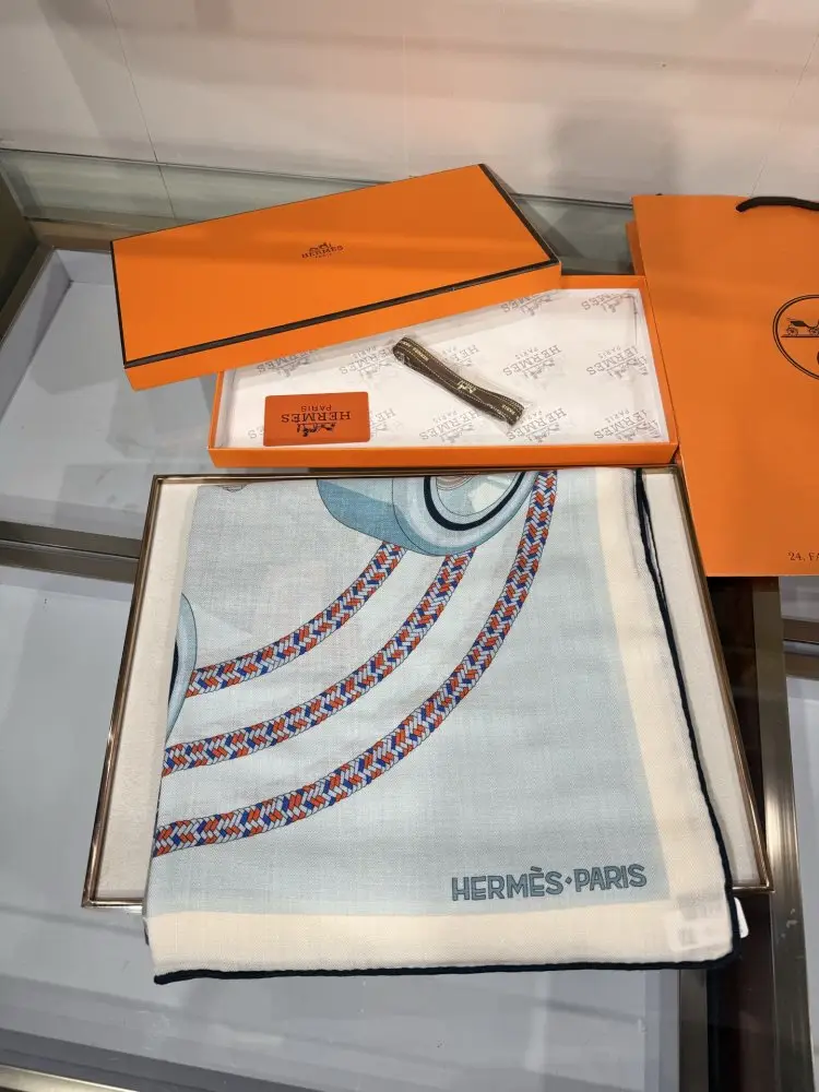 Hermes Scarf of cashmere — Photo 3