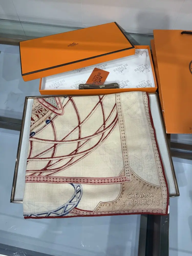 Hermes Scarf of cashmere — Photo 3