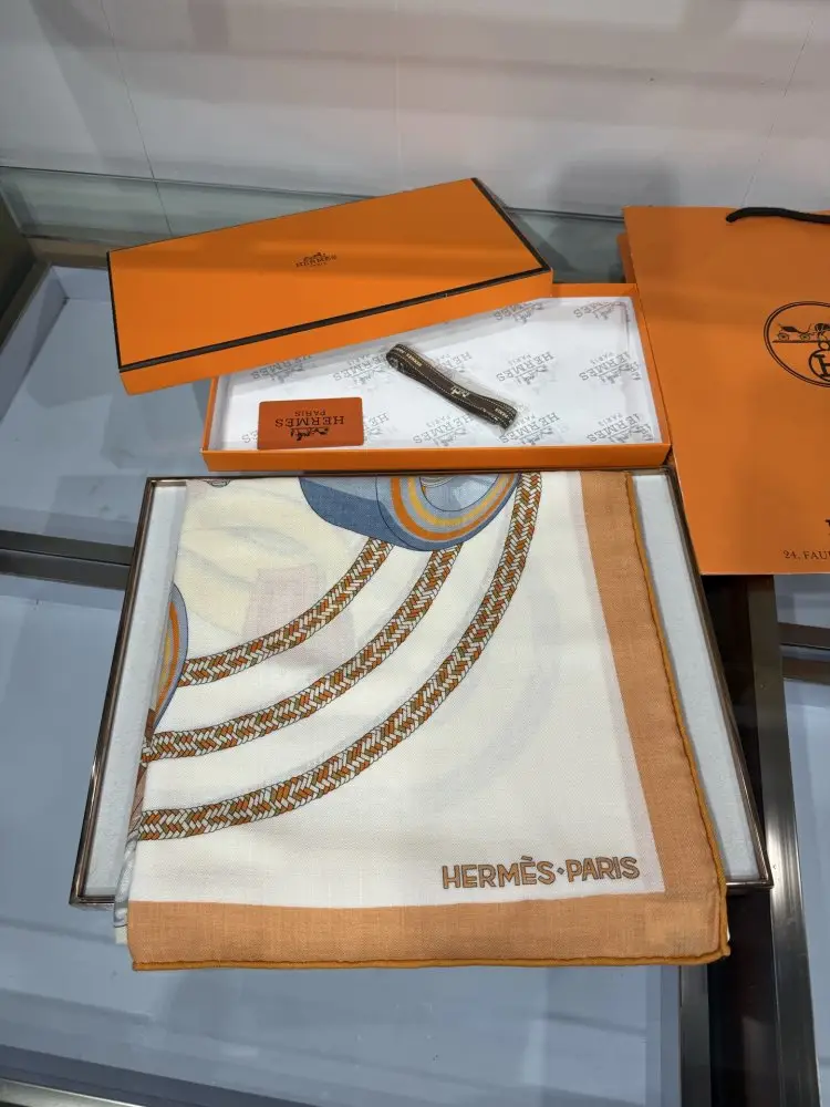 Hermes Scarf of cashmere — Photo 3