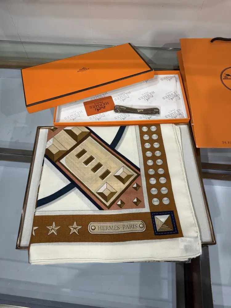 Hermes Scarf of cashmere — Photo 3