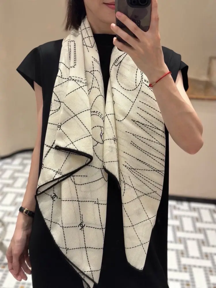 Hermes Scarf of cashmere — Photo 3