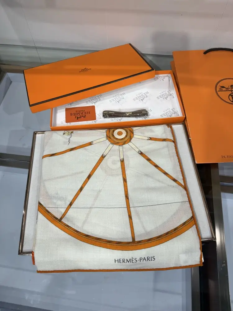 Hermes Scarf of cashmere — Photo 3