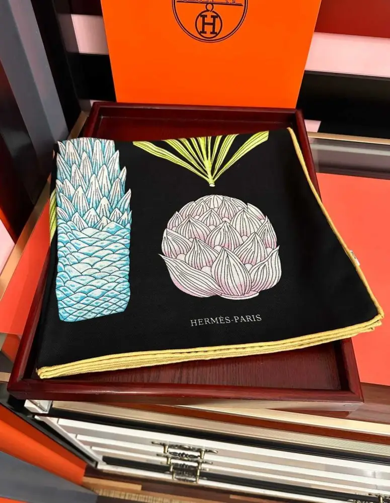 Hermes Scarf of cashmere — Photo 3