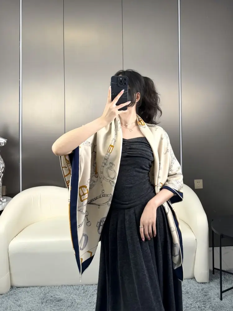 Hermes Scarf of cashmere — Photo 3