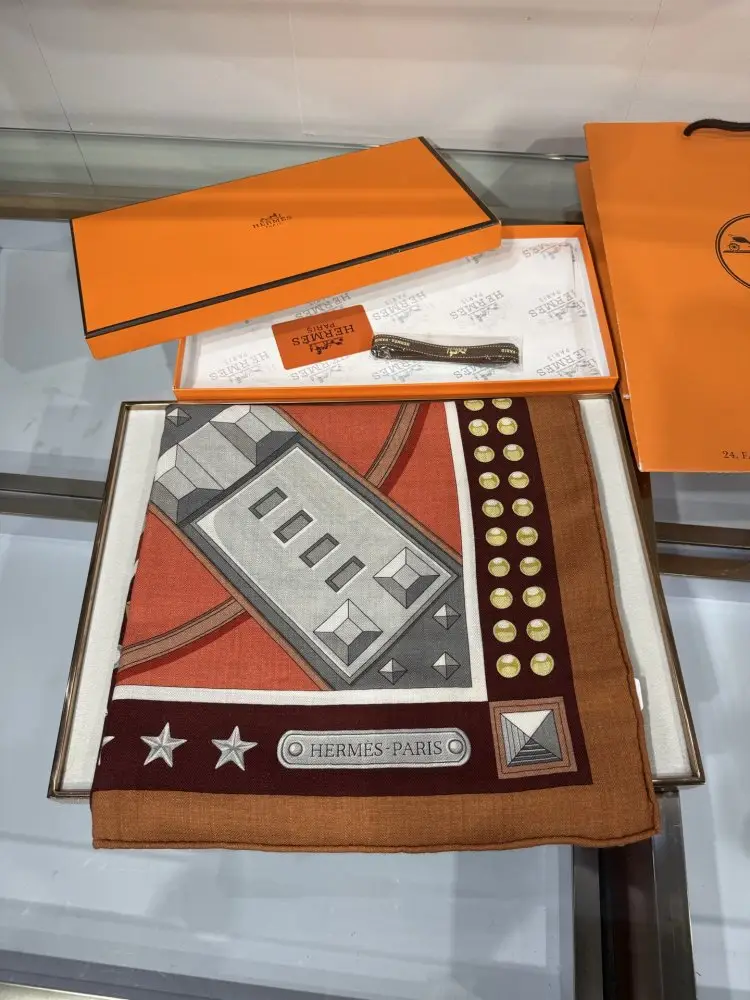 Hermes Scarf of cashmere — Photo 3