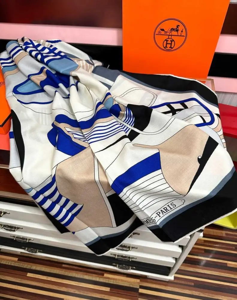 Hermes Scarf of cashmere — Photo 4