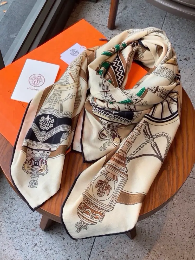 Hermes Scarf of cashmere — Photo 4