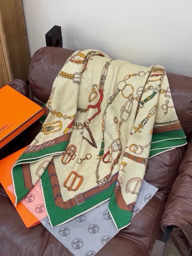 Hermes Scarf of cashmere — Photo 4