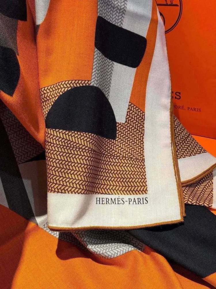 Hermes Scarf of cashmere — Photo 4