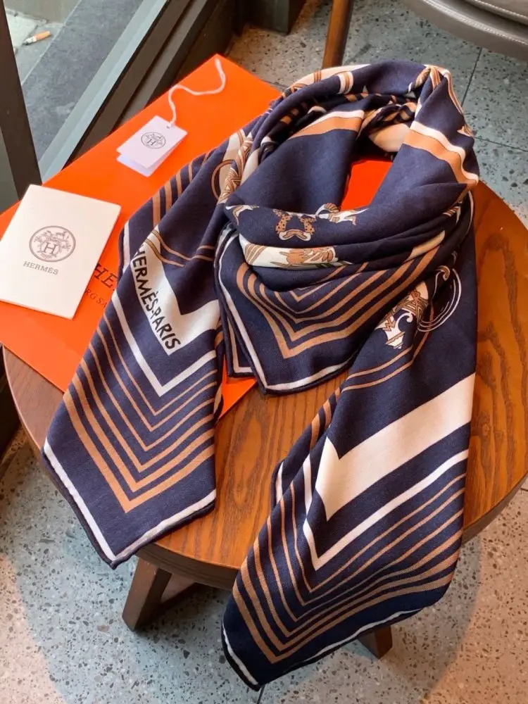 Hermes Scarf of cashmere — Photo 4
