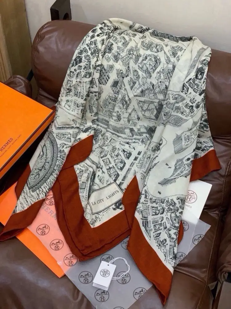 Hermes Scarf of cashmere — Photo 4