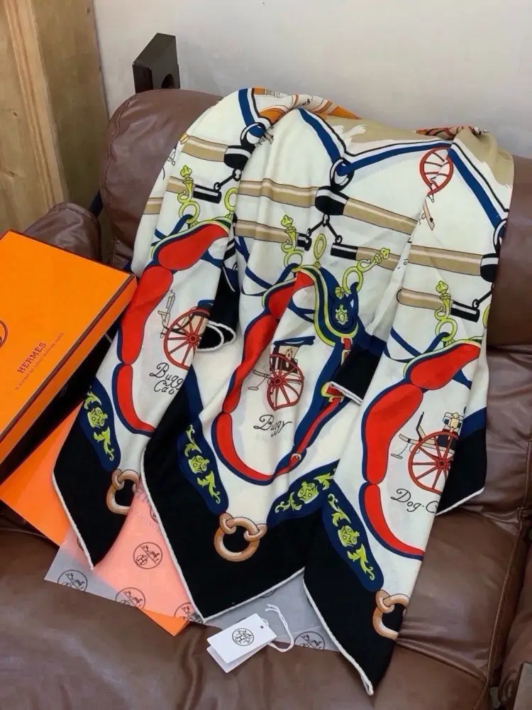 Hermes Scarf of cashmere — Photo 4