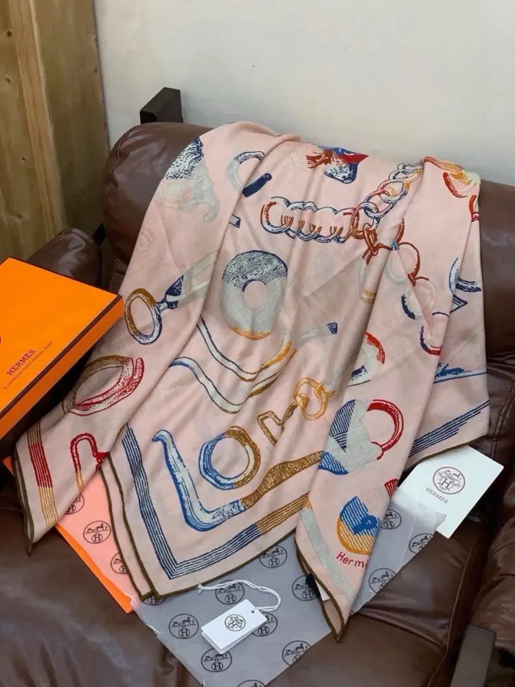 Hermes Scarf of cashmere — Photo 4